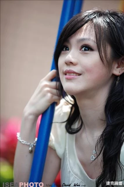 122902r4xlmkul2uz2r24r.webp