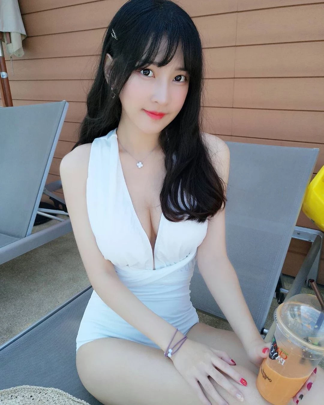 4074280.webp