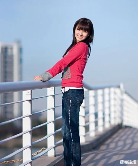 153033ue2om2ncollgvggr.webp