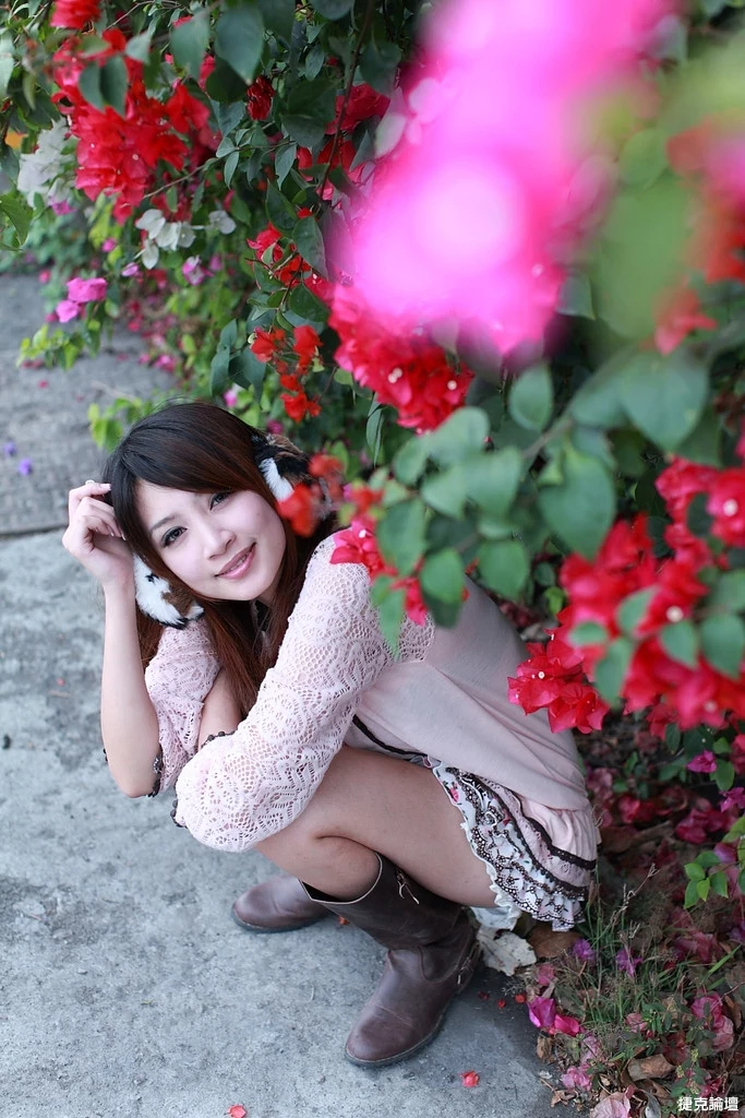 183747y637owsmsr7wk7r8.webp